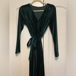 Simplee Size Small Green Ribbed Velvet Wrap Dress Holiday Party Church Xmas NWT